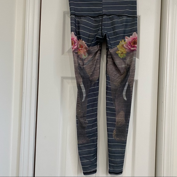 🌸Host Pick🌸 Teeki Women's Yoga Leggings in Love the Elephant Hot Pants - Picture 3 of 5